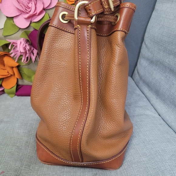 DOONEY AND BOURKE SAFFIANO KENDALL CROSSBODY BAG /WITH COIN BAG KEEY CHAIN - Picture 4 of 16